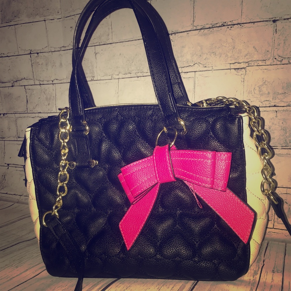 Betsy Johnsons purse w/ gold shoulder chain strap